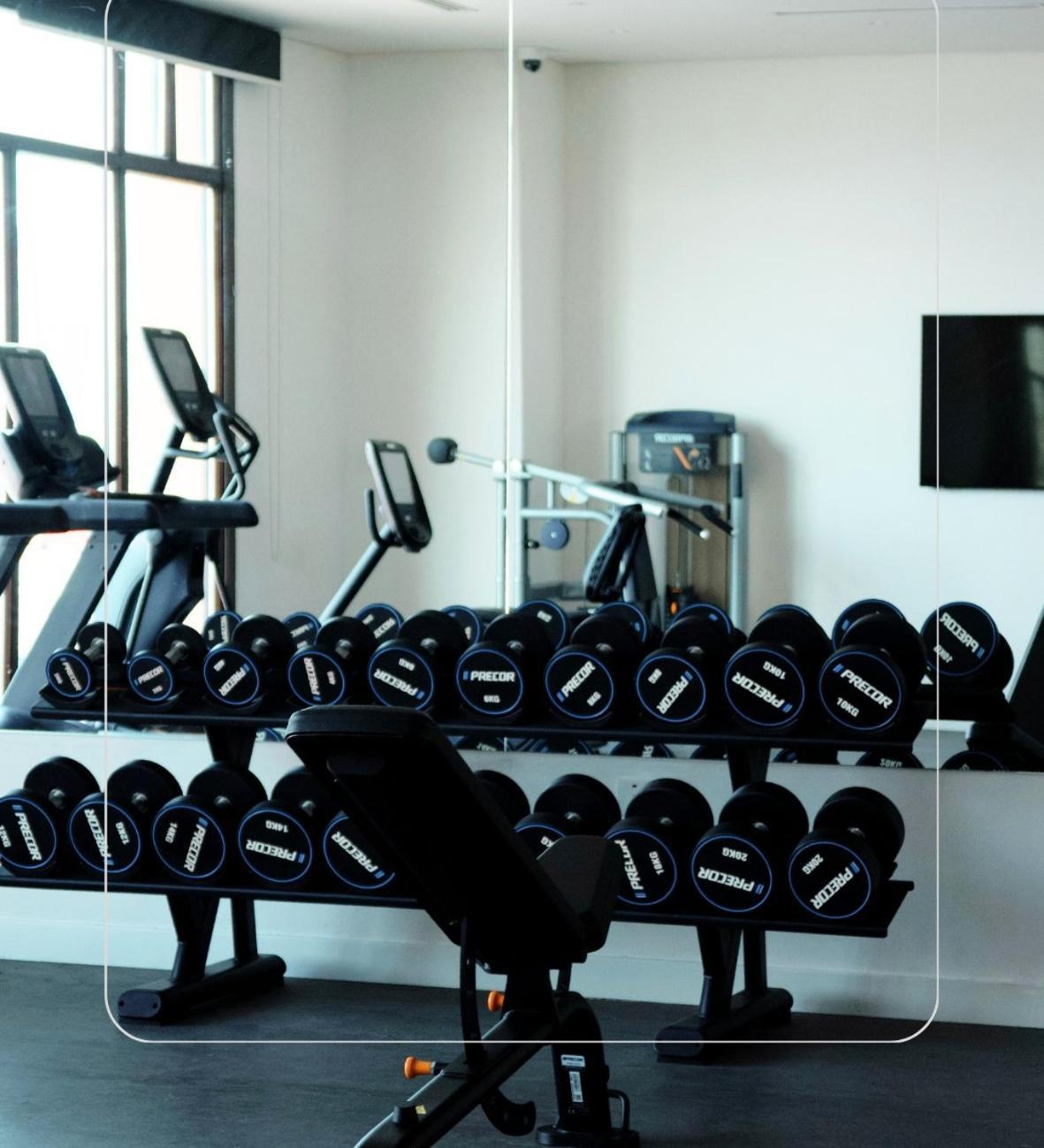 Mina Hotel And Residences By The Torch Doha Exteriör bild A set of dumbbells