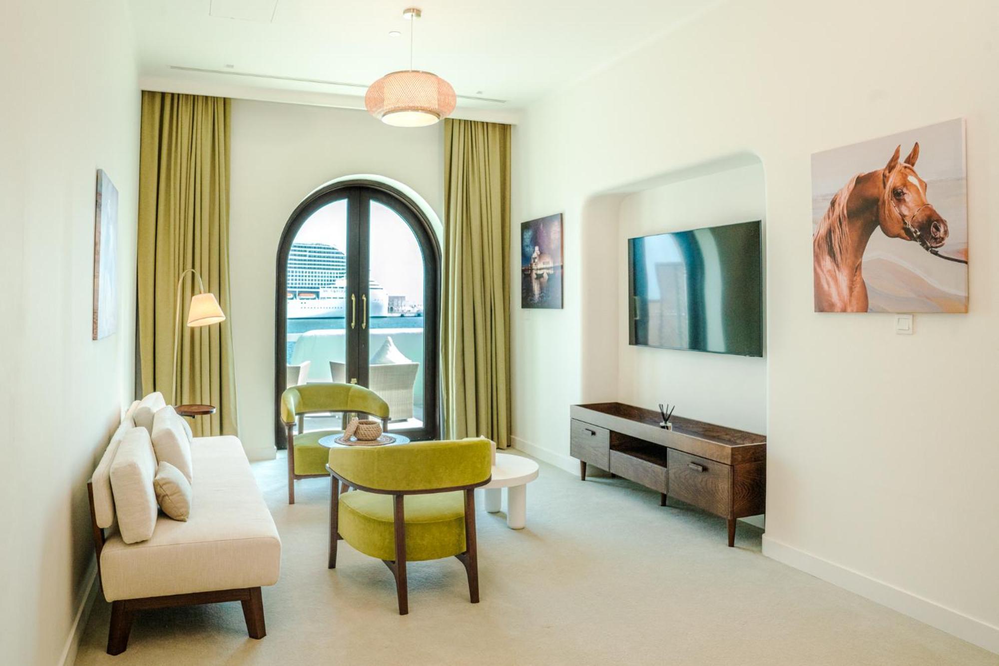 Mina Hotel And Residences By The Torch Doha Exteriör bild A living room at the hotel